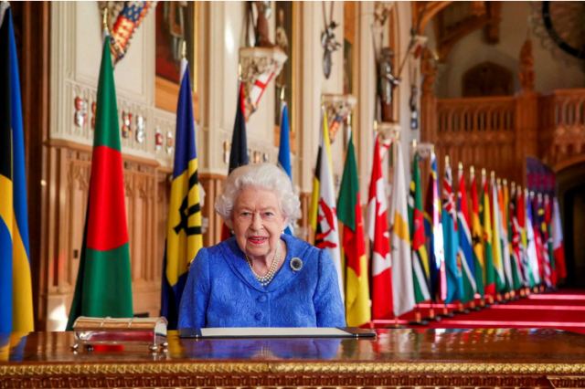 Θρίλερ στον αέρα για τη Βασίλισσα Ελισάβετ