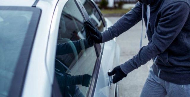 Λαμία: Άφησε το αυτοκίνητο για ένα λεπτό και το πλήρωσε ακριβά!