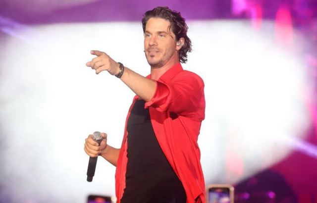 Νίκος Οικονομόπουλος: Ο τραγουδιστής ετοιμάζει ντοκιμαντέρ για τη ζωή του