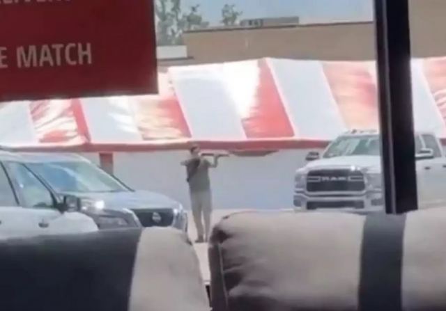 ΗΠΑ: Ένοπλος άνοιξε πυρ έξω από σούπερ μάρκετ στο Άρκανσας – Τρεις νεκροί και δέκα τραυματίες