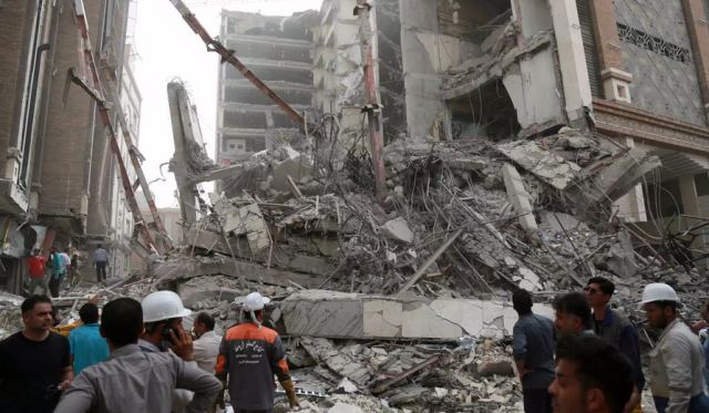 Ιράν: Θρήνος για τους 37 νεκρούς από την κατάρρευση κτιρίου εν μέσω νέων διαδηλώσεων