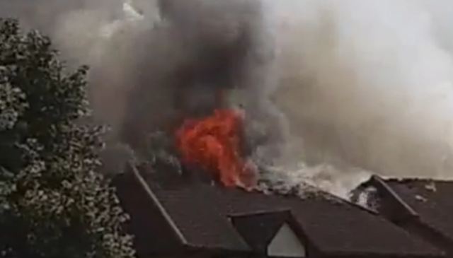 Βρετανία: Κόλαση φωτιάς μετά από έκρηξη σε τριώροφο κτήριο - Ένας σοβαρά τραυματίας