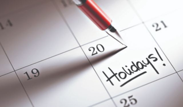 Το 2024 πλησιάζει, αυτές είναι οι αργίες του: Πότε ανοίγουν τα σχολεία μετά τις γιορτές