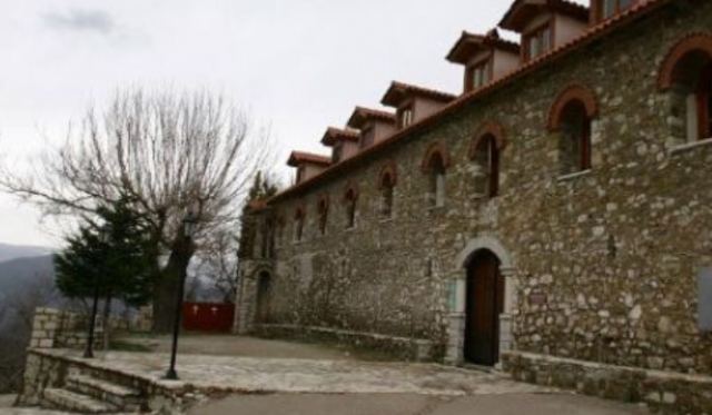 Μεγάλη πυρκαγιά στην Ιερά Μονή Βαρνάκοβας