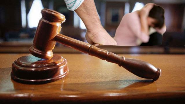 Πατέρας χτύπησε την κόρη του γιατί δεν καθάρισε το δωμάτιο της