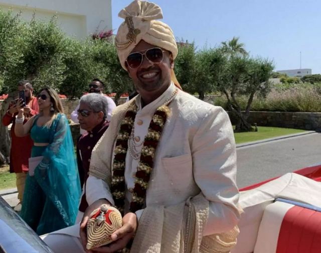 Κρήτη: Παραμυθένιος γάμος με Ινδό μεγιστάνα που έφτασε γαμπρός με μια συλλεκτική Cadillac Eldorado