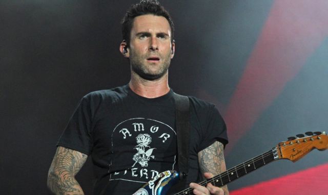 Άνταμ Λεβίν: Πέμπτη κοπέλα φέρνει στο φως τα «ένοχα» μηνύματα του τραγουδιστή