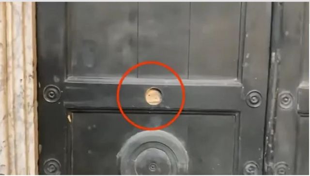 Τουρκία: Αφαίρεσαν διάκοσμο από την Αυτοκρατορική Πύλη της Αγίας Σοφίας