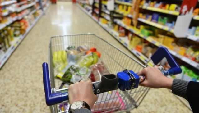 Το «κόλπο» των σούπερ μάρκετ με τα λαχανικά και το γάλα: Γιατί σε οδηγούν να ψωνίζεις περισσότερο