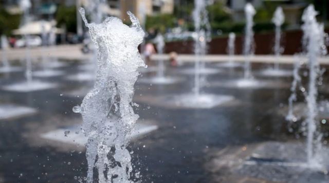 Κύμα πρωτοφανούς παρατεταμένης ζέστης με ρεκόρ θερμοκρασιών στη Βρετανία