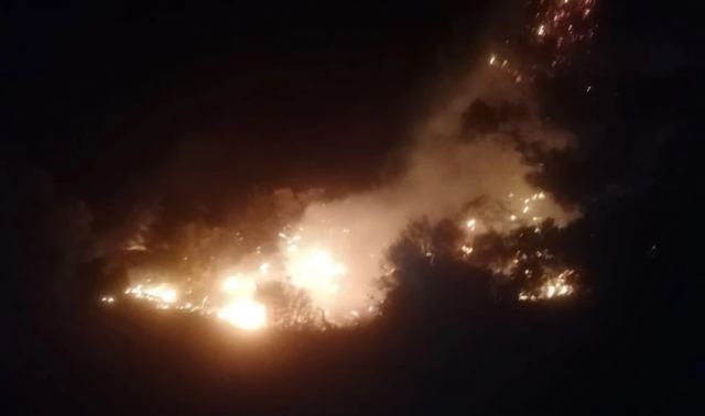 Φωτιά στη Λέσβο: Θρίλερ τη νύχτα με δύο εγκλωβισμένους