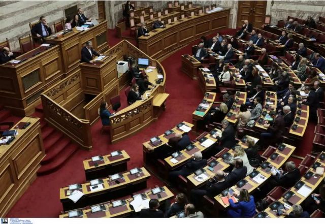 Πόλεμος στην Ουκρανία: Το ΚΚΕ δε θα είναι στην ομιλία Ζελένσκι στη Βουλή