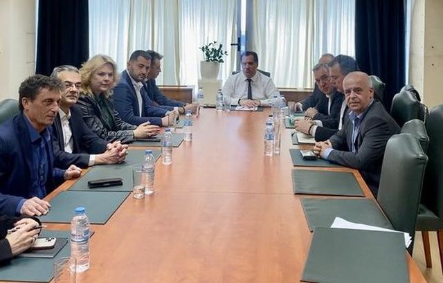 Με χαμόγελα γύρισαν οι Αυτοδιοικητικοί από τη συνάντηση με τον Άδωνι