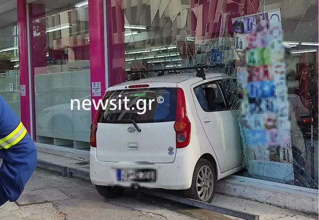Μαρούσι: Αυτοκίνητο έπεσε σε κατάστημα στη Λεωφόρο Κηφισίας