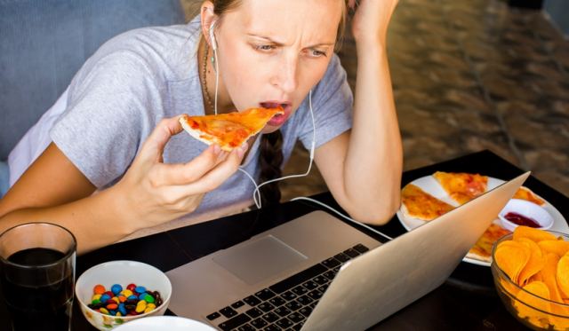 5 διατροφικές συνήθειες που προκαλούν πρόωρη γήρανση