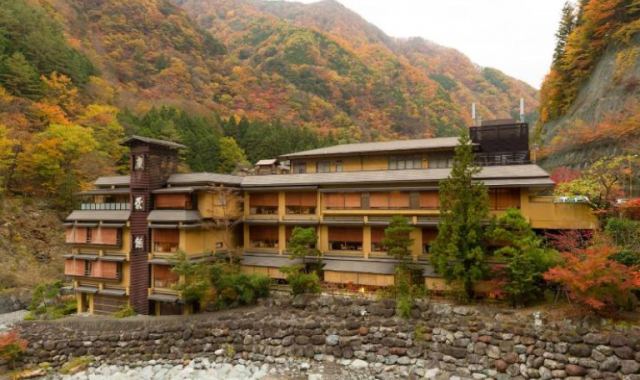 Δείτε εικόνες από το αρχαιότερο ξενοδοχείο στον κόσμο - Λειτουργεί εδώ και 1.317 χρόνια!