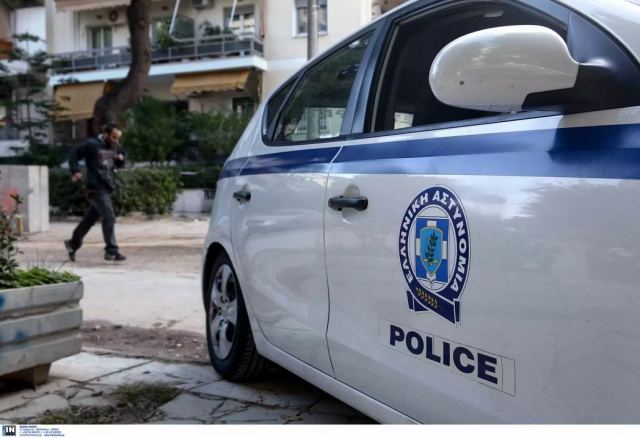 Μεγάλη αστυνομική επιχείρηση στη Δυτική Αττική – Ξηλώνουν σπείρα που εξαπατούσε ηλικιωμένους για δήθεν τροχαία