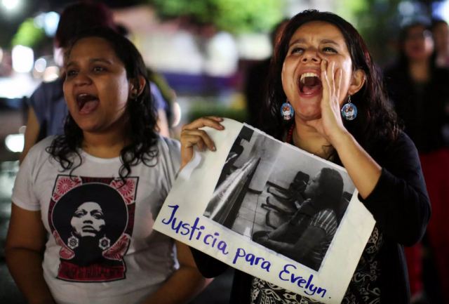 Πενήντα χρόνια φυλακή σε 23χρονη στο Ελ Σαλβαδόρ επειδή απλώς γέννησε πρόωρα