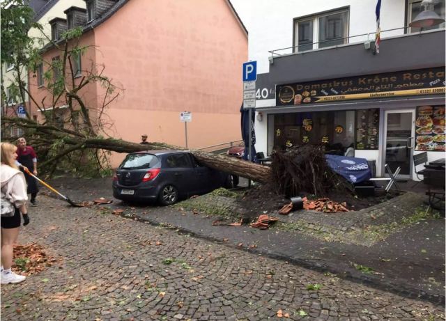 Γερμανία: Ένας νεκρός και 40 τραυματίες από ανεμοστρόβιλο