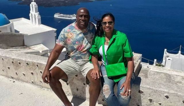 Για διακοπές στην Σαντορίνη ο Μάτζικ Τζόνσον - Η φωτογραφία που ανέβασε με φόντο το ηφαίστειο