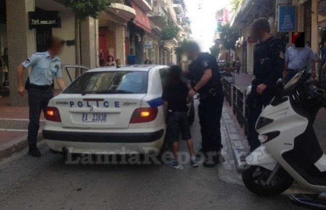 Φθιώτιδα: Τους έπιανε κουβέντα και τους «ξαλάφρωνε» το σπίτι!