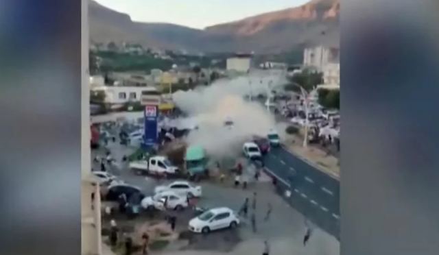 Σοκ στην Τουρκία: 35 νεκροί σε δύο φρικτά τροχαία - Φορτηγό και λεωφορείο παρέσυραν πεζούς [σκληρά βίντεο]