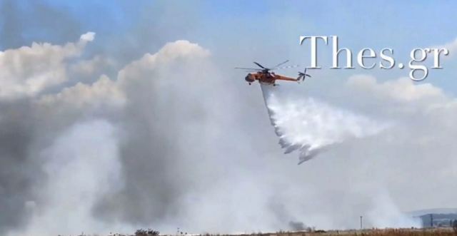 Φωτιά στην Περαία σε ξερά χόρτα - Στη μάχη ελικόπτερα και Καναντέρ