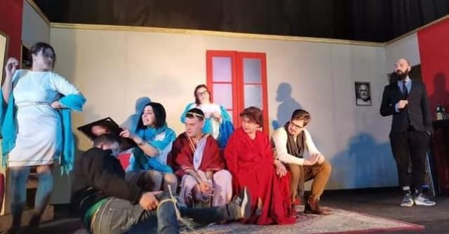 Η ξεκαρδιστική κωμωδία «Ράους» επιστρέφει στη Σπερχειάδα