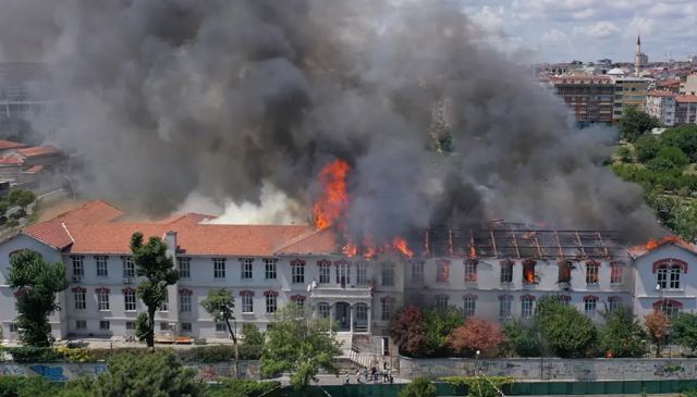 Καταστράφηκε ολοσχερώς το ελληνικό νοσοκομείο της Κωνσταντινούπολης - Βίντεο και φωτογραφίες