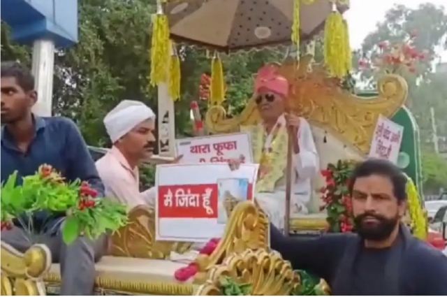 Ινδία: 102χρονος οργάνωσε ψεύτικο γάμο για να αποδείξει πως ζει – Του έχουν κόψει τη σύνταξη