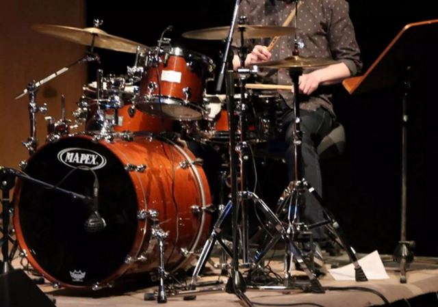 Δίκη πασίγνωστου ντράμερ: «Σπάει» τη σιωπή της η ανήλικη μετά τη νέα κακουργηματική δίωξη