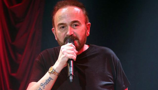 Σταμάτης Γονίδης: Συναυλία στη Δράμα με 800 ευρώ για… reserved στον καναπέ - Τι λένε οι διοργανωτές για το σάλο