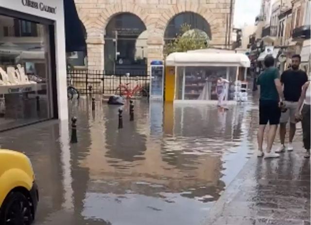 Ρέθυμνο: Πλημμύρες και διακοπές ρεύματος μετά την καταιγίδα, σε μια πόλη που «πνίγεται» στα λασπόνερα