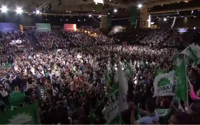 Συνέδριο ΠΑΣΟΚ: Live εικόνα από το κλειστό του Τάε Κβον Ντο