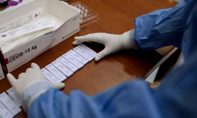 Κορωνοϊός: 7.580 κρούσματα σήμερα με 233 επαναλοιμώξεις - Στους 260 οι διασωληνωμένοι, 48 νέοι θάνατοι