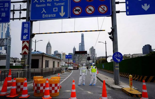 Κίνα: Χωρισμένη στα δύο η Σανγκάη λόγω κορωνοϊού - Εικόνες από το lockdown δύο φάσεων