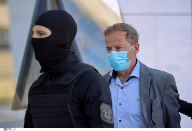 Δίκη Λιγνάδη: «Ο αδερφός μου έπεσε θύμα σκευωρίας»