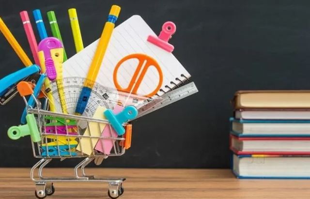 «Καλάθι σχολικών ειδών»: Ποια προϊόντα θα συμπεριληφθούν - Ανακοινώθηκε πλαφόν στο κέρδος
