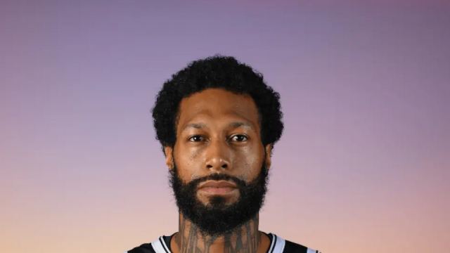 Τζέιμς Τζόνσον: Στη Σαντορίνη ο σταρ του NBA