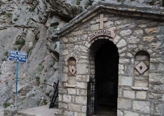 Προυσός: Κάηκε το εκκλησάκι στα «πατήματα» της Παναγιάς