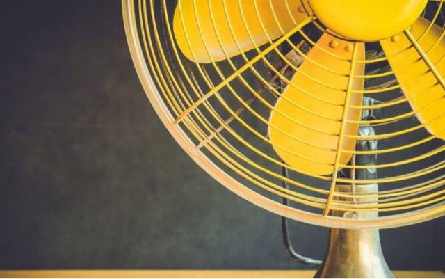 Αυτό πρέπει να προσέξετε αν κοιμάστε με ανεμιστήρα