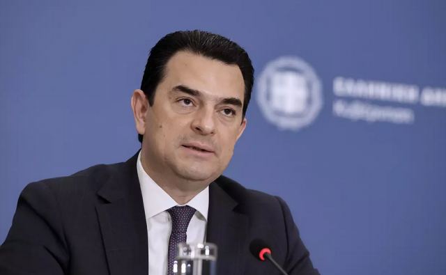 Επιδοτήσεις σε ρεύμα και φυσικό αέριο: Live οι ανακοινώσεις από τον Κώστα Σκρέκα