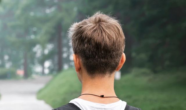 Αποβλήθηκαν λόγω... κουρέματος 60 μαθητές! Η φωτογραφία με το παραβατικό λουκ