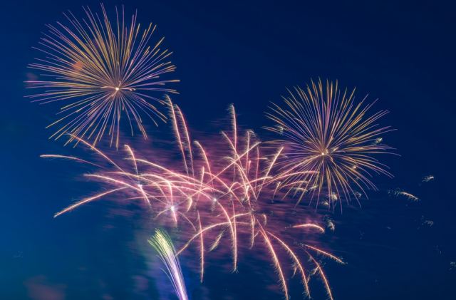 Πρόστιμο 3.000€ για βεγγαλικά στην Αρτέμιδα - Αναζητούνται αυτοί που έριξαν πυροτεχνήματα στην Πάρνηθα