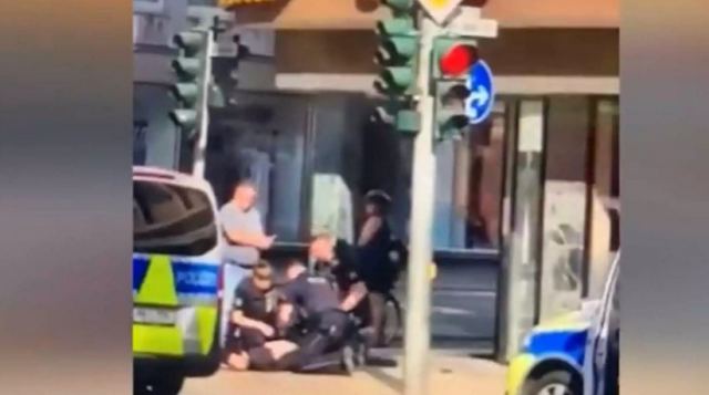 Βρέμη: Ένοπλη επίθεση σε γυμνάσιο με έναν τραυματία - Συνελήφθη ο ένας δράστης, διαφεύγει ο άλλος