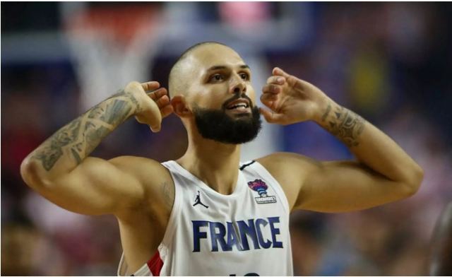 Εβάν Φουρνιέ: «Θα ήθελα να πάω στον Ολυμπιακό γιατί έχει την καλύτερη ατμόσφαιρα»