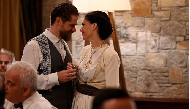 Σασμός: Μία απρόσμενη άφιξη στο γλέντι του γάμου του Μαθιού και της Βασιλικής παγώνει τους πάντες