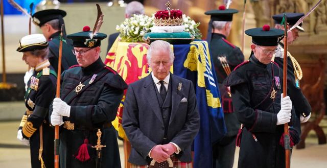 Βασίλισσα Ελισάβετ: Πυρετός προετοιμασιών για την κηδεία της - Παρασκήνιο με την πρόσκληση του Χουάν Κάρλος