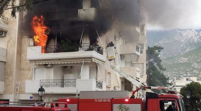 Τραγωδία: Μια γυναίκα νεκρή και δύο τραυματίες από φωτιά σε διαμέρισμα