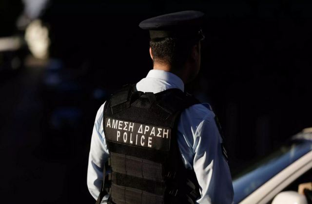 Αγρίνιο: Πατέρας και γιος δάγκωσαν δύο αστυνομικούς μετά από παρατήρηση